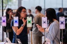 «Собаки лают, караван идёт». На фоне успеха iPhone 17 дела Apple резко улучшились, а капитализация взлетела почти до 4 трлн долларов