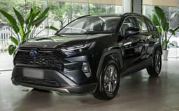 В Россию едет гибридный Toyota RAV4: «Рольф» объявил о скором старте продаж