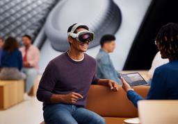 Даже сама Apple не хочет забирать гарнитуры Vision Pro назад. Компания не включила устройство в программу трейд-ин