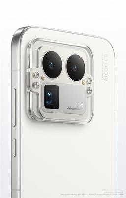 Дизайн этого смартфона с камерой Ricoh GR можно кастомизировать. Realme GT8 Pro предложит три варианта оформления камеры
