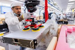 Apple начала поставки ИИ-серверов, собранных в США