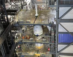 Космический аппарат Orion успешно установлен на ракету SLS