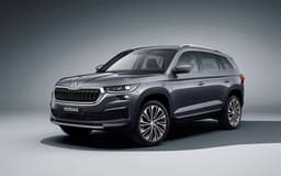 Skoda Kodiaq с дилерской гарантией 2 года или 100 000 км пробега в России. В начале 2026 года цены на такие машины выросли на 230 тыс. рублей