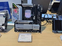 Minisforum представила интересный гибрид: флагманский мобильный 16-ядерный Ryzen 9 9955HX3D установили на десктопную материнскую плату на чипсете AMD X870