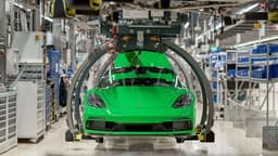Porsche теряет Китай: дилеры закрываются, продажи рухнули на четверть за год