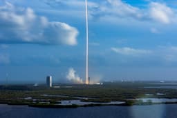 Falcon 9 снова в деле: SpaceX возобновила запуск спутников Starlink и в 25-й раз посадила ступень