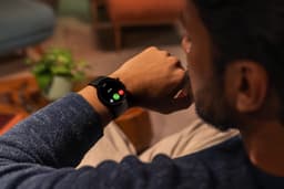 Умные часы MotoWatch показали со всех сторон ещё до анонса