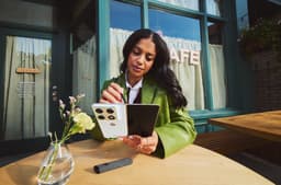 Это Moto Razr Fold. Появились первые фотографии новинки