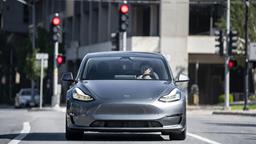 США усиливают давление на Tesla из-за FSD: регулятор дал отсрочку, но требует раскрыть все инциденты нарушения ПДД