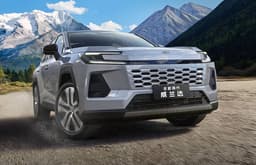 Новая Toyota RAV4 (XA60) едет к крупным российским дилерам. Цены — от 4 млн рублей (с учетом большой скидки за кредит и trade-in)