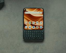 Почти квадратный экран и физическая клавиатура. Представлен Unihertz Titan 2 Elite