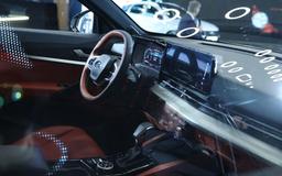 Предсерийный кроссовер Lada Azimut показали в Москве