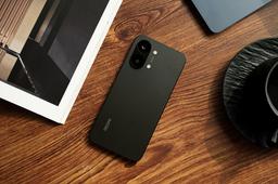 9000 мАч, 100 Вт, SoС Dimensity 9500s, IP69 и не совсем флагманская камера. Redmi Turbo 5 Max показали вживую сразу после презентации