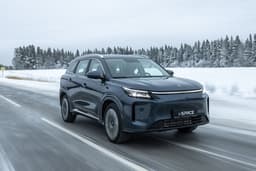 Стартовали продажи российского гибридного кроссовера Evolute i-Space с полным приводом