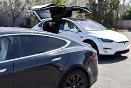 Решение о прекращении производства Tesla Model S и Model X напрашивалось давно: модели практически не пользуются спросом, на них пришлось менее 2% поставок компании в 2025 году