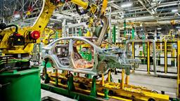 На АвтоВАЗе уже 1300 роботов: как теперь собирают автомобили Lada