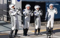 Из-за кого случилось первое за 25 лет досрочное возвращение астронавтов с МКС на Землю, так и не сообщили. Олег Платонов заявил, что миссия всё равно была насыщенной