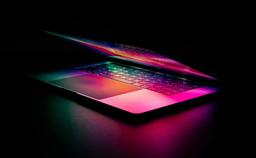 Samsung запустила производство панелей OLED для ноутбуков MacBook Pro M6 на несколько месяцев раньше изначально запланированного срока