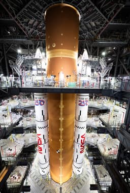 Финишная прямая: NASA готовится к выкату ракеты SLS с кораблём Orion для пилотируемого полёта к Луне