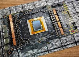 Видеокарта MSI RTX 5090 Lightning будет настоящим чудовищем. Фотографии показывают два разъёма 12V-2x6 и 40 фаз подсистемы питания