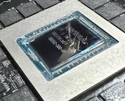Блогер захотел максимально разогнать MSI RTX 5090 Lightning Z за 5000 долларов — в итоге GPU просто треснул
