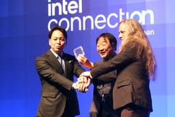Intel показала прототип чипа совершенной новой памяти ZAM