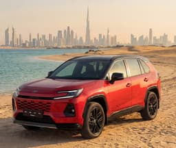 Новый Toyota RAV4 (XA60) сохранил обычный бензиновый мотор — такие машины продаются в ОАЭ