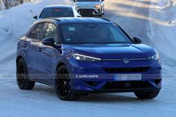 Самый продаваемый в Европе SUV превращается в «горячий хэтчбек» с системой Akrapovic: Volkswagen T-Roc R готовится к выходу