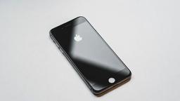 Пятеро украинцев поменяли имена на iPhone 7, чтобы получить новый смартфон