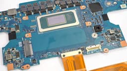 Даже без апскейлеров iGPU Intel Core Ultra 9 388H обепечит 30 к/с и более в самых требовательных современных играх