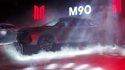 Они уже едут к дилерам: совершенно новые «Москвичи» показали вживую
