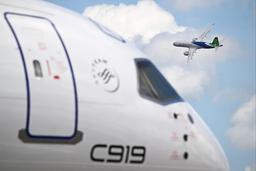Новый уровень китайских аналогов Embraer E-Jet и Aibrus A320: COMAC впервые показала «летающую больницу» C909 вне Китая, а также представила пожарную версию лайнера