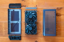 Внешняя видеокарта Gigabyte Aorus RTX 5060 Ti AI Box внутри выглядит достаточно необычно. Разборка показала, что устройство состоит из двух плат