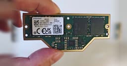Lenovo показала крошечный модуль памяти LPCAMM2-9600 объёмом 96 ГБ