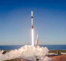 SpaceX получила разрешение на запуски ракеты Falcon 9 после инцидента, когда двигатель второй ступени не смог повторно включиться