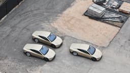 Новые Tesla Cybercab без руля и без зеркал заднего вида показали вживую