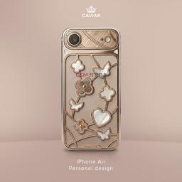 iPhone Air с отделкой телячьей кожей, золотом и перламутром. Caviar создала всего один экземпляр, вдохновляясь стилем Арт-нуво