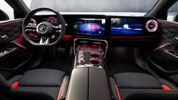 Автомобилисты просят производителей вернуть физические кнопки в салон, но Mercedes это не волнует: рассекречен салон суперседана AMG GT 4-Door Coupe