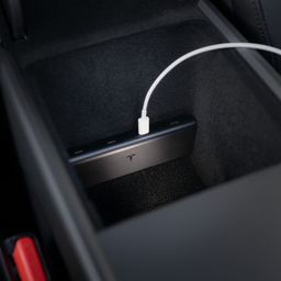 Tesla выпустила зарядное устройство с четырьмя разъёмами USB-C для новых Model 3 и Model Y за 65 долларов в США