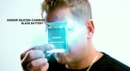 Тончайшая батарея с рекордной плотностью 900 Вт·ч/л. Honor показала аккумулятор, который позволит создавать смартфоны с АКБ емкостью свыше 7000 мАч
