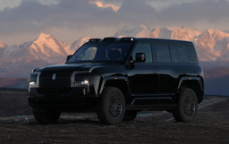 Пять моторов, шесть экранов и 1196 л.с.: BYD показала флагманский гибрид Yangwang U8 2026