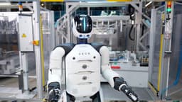 BMW на своём заводе в Германии заставила работать роботов. Гуманоидные Hexagon AEON занимаются различными задачами
