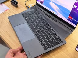 Можно выбрать между клавиатурой и вторым экраном. Lenovo показала на MWC 2026 необычный модульный ноутбук Modular AI PC