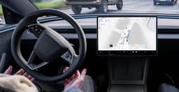 Tesla вот-вот выпустит для всех прорывной автопилот, под управлением которого ездят роботакси