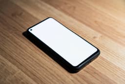 iQOO одной из первых перейдет на новые экраны Samsung с частотой 185 Гц