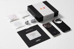 Новый Xiaomi 17 Ultra Leica Edition поступил в продажу в Китае — вдвое дешевле, чем в Европе. Комплект поставки показали на фото