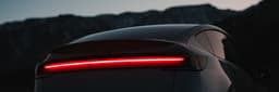 Tesla сама сдала назад на перекрёстке: новая версия автопилота ведёт себя почти как человек