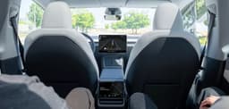 В феврале автомобили Tesla Robotaxi почти не попадали в аварии, но оказалось, что полностью самостоятельная машина у сервиса лишь одна