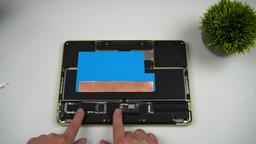 У MacBook Neo чудовищный уровень троттлинга, поэтому модификация системы охлаждения даёт гигантский прирост производительности