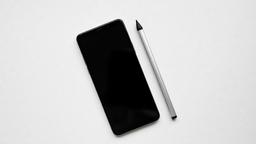 Huawei тестирует смартфоны с двухслойным OLED-дисплеем и стилусом